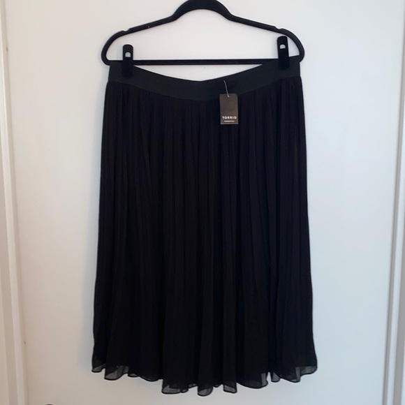Torrid Black Midi Chiffon Pleated Skirt - Picture 5 of 8
